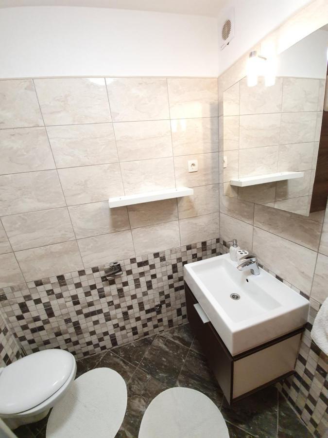Apartments Karla Бибинє Екстер'єр фото