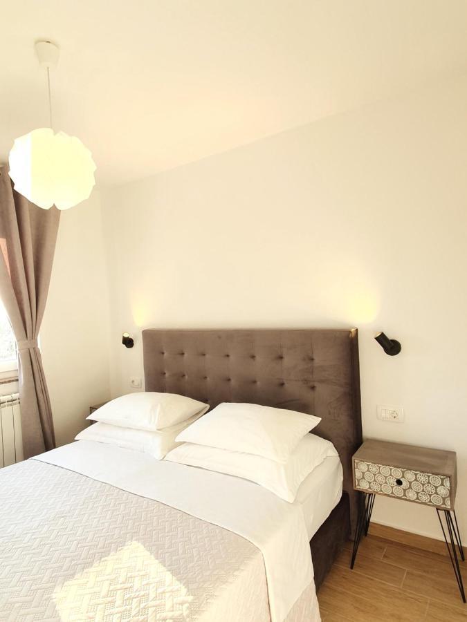 Apartments Karla Бибинє Екстер'єр фото
