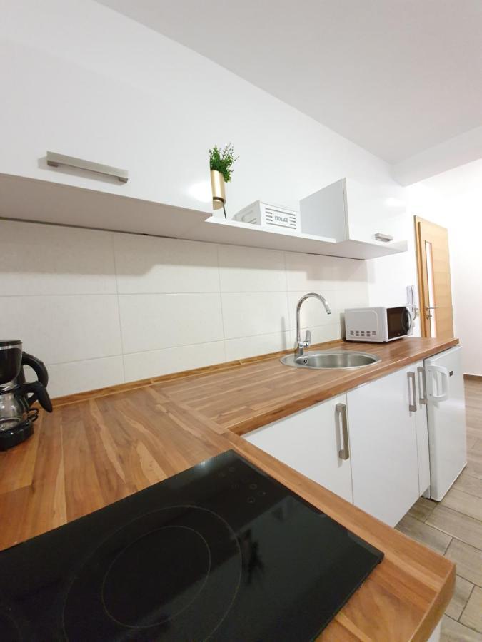 Apartments Karla Бибинє Екстер'єр фото